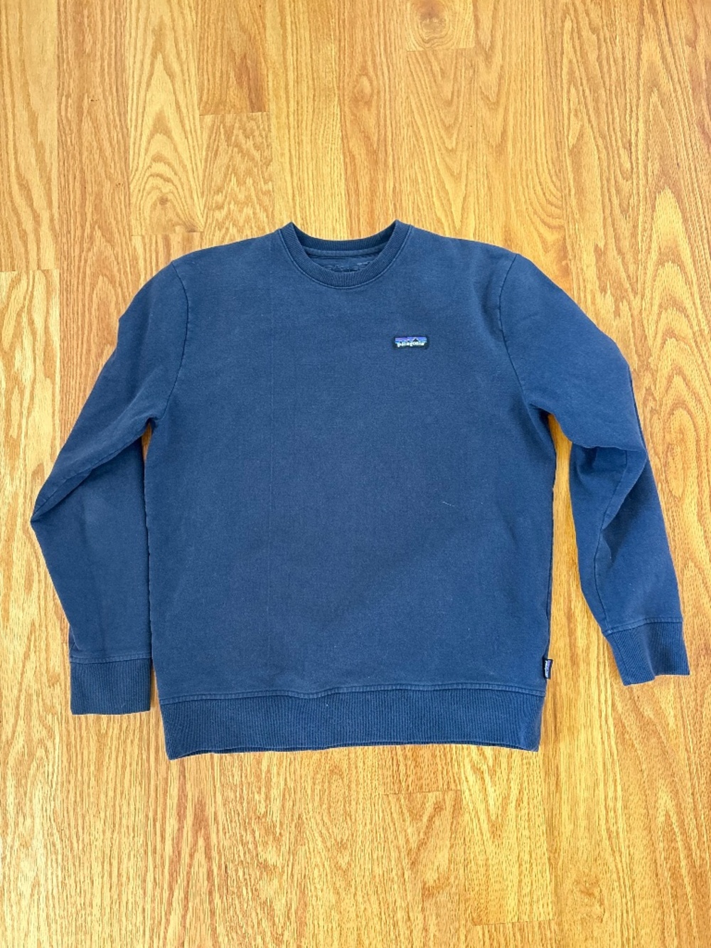 Navy blue Patagonia men's crewneck
